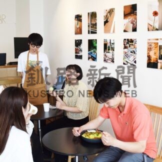 アートとカレー堪能　「Ｆｕｕ．」と「一と一」コラボ、阿寒で地域交流【釧路市】(2024-07-31)