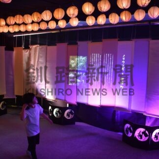 鮭、いくらちょうちん展示　サーモン科学館、「ノリウツギ」和紙で【標津】(2024-07-19)