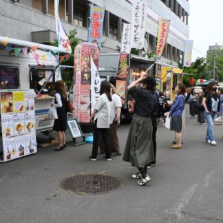 多彩なキッチンカー集結　釧路東高生が企画【釧路市】(2024-08-06)