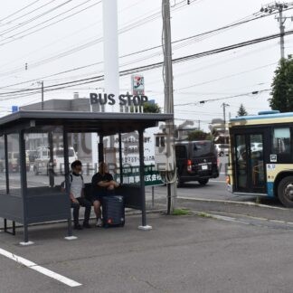 バス利用快適に　商店会、鳥取大通に待合所【釧路市】(2024-08-26)