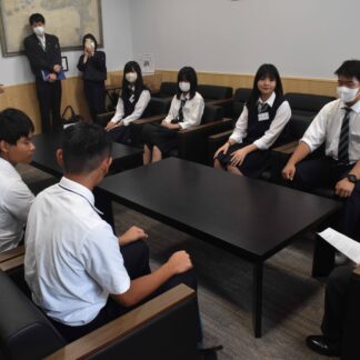 現場での酪農学びたい　東京の高校生、体験実習【根室】(2024-08-04)