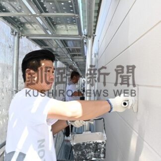 プロの塗装で倉庫輝く　塗魂ペインターズが貢献活動【釧路町】(2024-08-25)