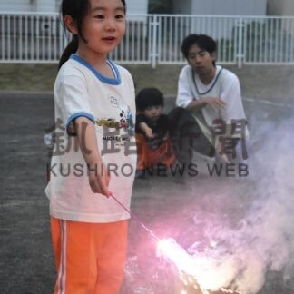 花火安全に楽しんで　幼稚園で実技指導【根室】(2024-08-15)