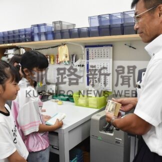 ＡＴＭの裏側見学　道銀釧路支店で親子体験【釧路市】(2024-08-07)