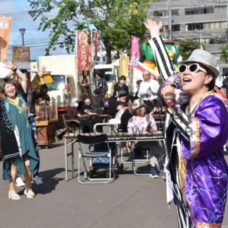 釧路の応援歌に　ＦＭくしろ、佐藤さんイベントで披露【釧路市】(2024-08-11)