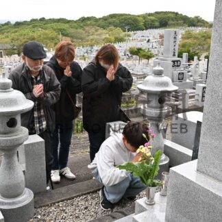 先祖前で家族ら合掌　秋の彼岸墓参り【釧路町】(2024-09-23)