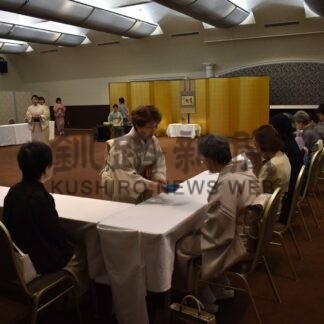 立礼席の茶会 和やかに　茶道の表千家釧路地区会【釧路市】(2024-09-04)