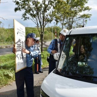 シカ接触事故に注意を　弟子屈署など啓発【標茶】(2024-09-25)