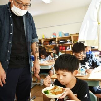 ドイツ料理「おいしい」　地域おこし協力隊の渡辺さん、学校給食で腕振るう【標茶】(2024-09-12)