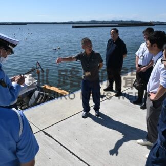 乗用車海中転落受け、車止め設置を検討　警察など現場診断【厚岸】(2024-09-10)