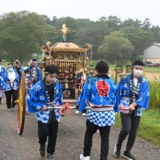 みこし担ぎ練り歩き　山花小中児童生徒、美濃神社例大祭に参加【釧路市】(2024-09-06)
