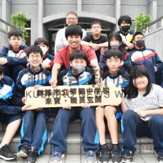 幣舞中案内看板を新調　開校２０年迎え生徒ら作製【釧路市】(2024-09-26)