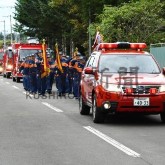 消火技術や行進披露　鶴居消防団と消防署秋季演習【鶴居】(2024-09-16)