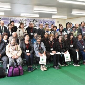 洋上慰霊 高波で出港できず　今季最後、船内で式典【根室】(2024-09-22)