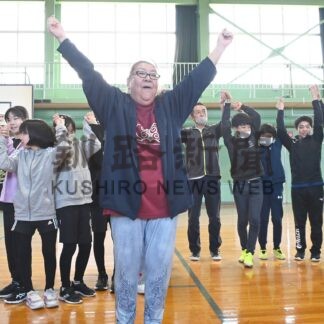 踊りや歌 アイヌ文化学ぶ　白糠の大森さん 潮見小で授業【網走】(2024-10-26)
