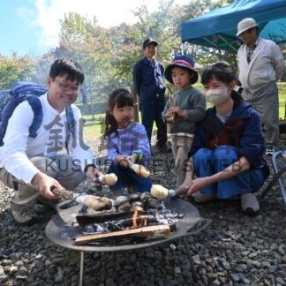 子供たちまき割り体験　別保公園で木に触れる【釧路町】(2024-10-06)