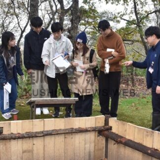 漁業や「鮭の聖地」理解　札学院大生が産業調査【標津】(2024-10-29)