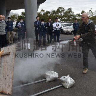 クマ対策 警察官学ぶ　根室署セミナー【根室】(2024-10-08)