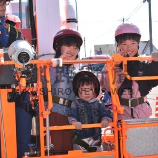 はしご車体験に行列　消防本部が火災予防を啓発【根室】(2024-10-22)