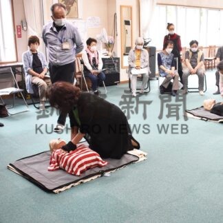 ＡＥＤの使い方学ぶ　橋南荘で救急講習【釧路市】(2024-10-05)