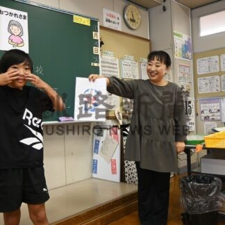 児童が手話の基本学ぶ　釧路市が朝陽小で講座【釧路市】(2024-10-21)