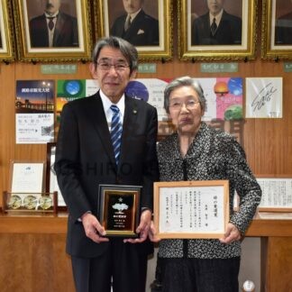 高井さんに釧路市緑の愛護賞　公園、道路の美化に貢献【釧路市】(2024-10-09)
