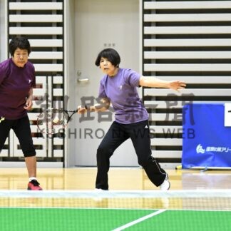 日本一目指し熱戦　バウンドテニス、全国から１００人出場【釧路市】(2024-10-08)