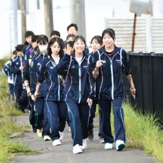 30㌔完走に挑戦　釧路北陽高、伝統の湿原強歩大会【釧路市】(2024-10-05)