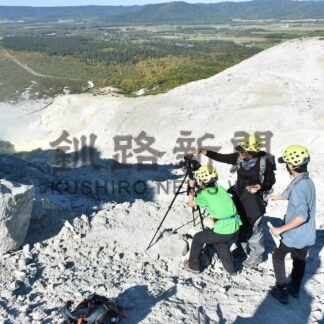 硫黄山の噴気孔温度など観測　気象台職員が現地調査【弟子屈】(2024-10-02)