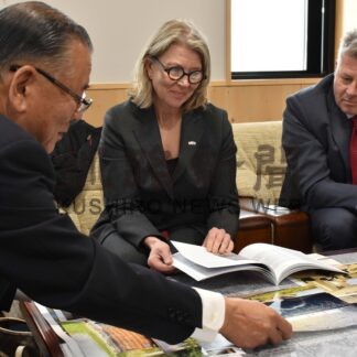 駐日フィンランド大使来根　サウナ縁「関係緊密に」【根室】(2024-10-12)