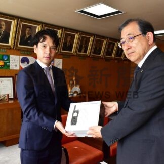 衛星携帯電話、釧路市に寄贈　調剤などのウィーズ【釧路市】(2024-10-24)