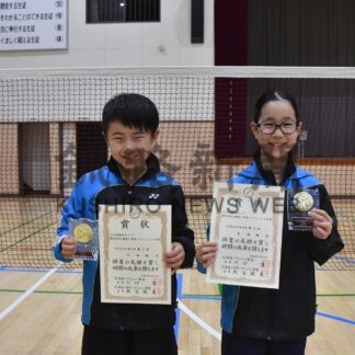 川田、岩淵（ノーススタージュニア釧路）３位入賞　全道バドミントン小４以下の部【釧路市】(2024-10-08)