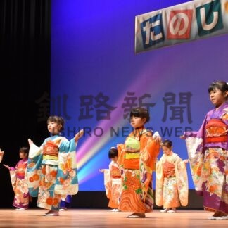 振り袖姿で源氏物語表現　ひぶな幼稚園でおゆうぎ会【釧路市】(2024-11-28)