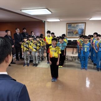 小学生バレー３チーム、鶴間釧路市長に全道へ意気込み【釧路市】(2024-11-29)