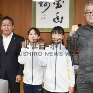 全道小学生バレー「頑張ります」　標津の選手２人が健闘誓う【標津】(2024-11-18)