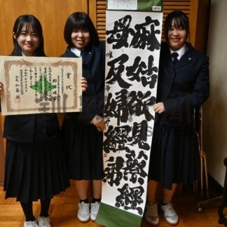 柳沼さん書道全国へ　釧北陽高、１年生で出場の快挙【釧路市】(2024-11-03)