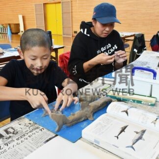 児童が陶芸に挑戦　和琴小で講師招き教室【弟子屈】(2024-11-03)