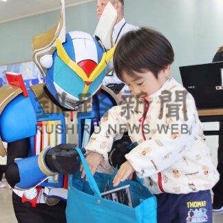 本のヒーロー参上！　図書館フェス 親子ら楽しむ【根室】(2024-11-03)