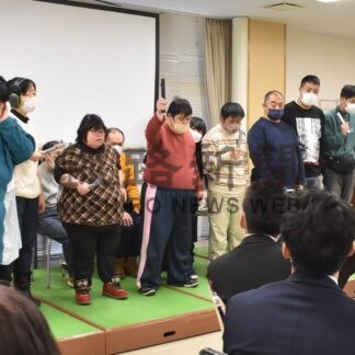 利用者ら楽しく交流　すてっぷクリスマス会【釧路市】(2024-12-16)