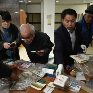 タイムカプセル開封４２年前思い起こす　屈斜路開基８０周年記念【弟子屈】(2024-12-03)