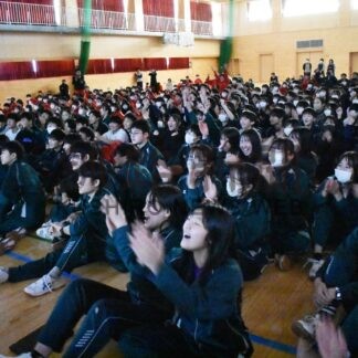 鳥取中で全校応援　全中アイホ優勝、大画面で試合観戦【釧路市】(2025-01-28)