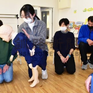 乳幼児の応急処置確認　阿寒幼稚園で消防署員と教諭ら研修【釧路市】(2025-01-14)
