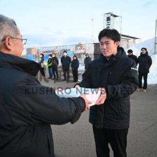 くしろ冬まつり １日開幕　氷雪像、滑り台お目見え【釧路市】(2025-01-28)