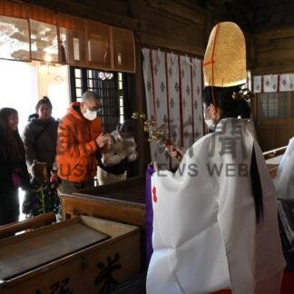 初詣で健康安全祈願　鳥取、厳島神社【釧路市】(2025-01-03)