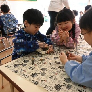 お守りで受験生にエール　園児と児童が製作協力【釧路市】(2025-01-30)