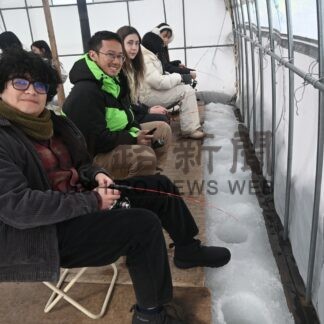 留学生ワカサギ釣りに笑顔　阿寒湖温泉住民と触れ合う【釧路市】(2025-02-27)