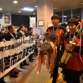 鳥取中アイホ部おめでとう　選手ら市長表敬【釧路市】(2025-02-16)