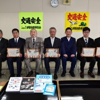 新入学児童の交通安全願い啓発グッズ　市内６団体市に寄贈【釧路市】(2025-02-14)