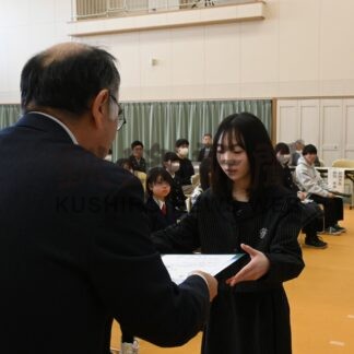 小中高生６２人入賞　釧路市民憲章作品展表彰【釧路市】(2025-02-18)