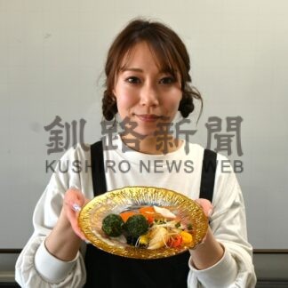 「まりっコ」グランプリ　マリモグルメコン、中部さんに商品券【釧路市】(2025-04-01)